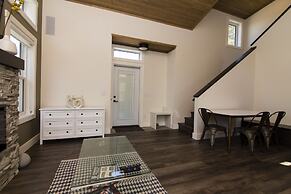 Luxury Loft Cottage In Manitou Beach