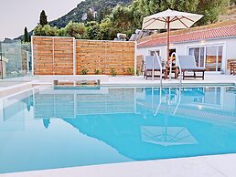 Sea & Cliff Luxury Suites byCorfuescapes