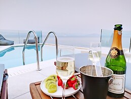 Sea & Cliff Luxury Suites byCorfuescapes