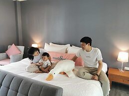 Mrs. Swan Hotel