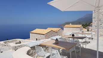 Bassa Maina Villas & Suites