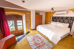Oasis Hotel