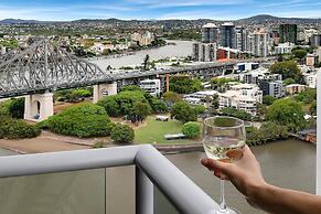 Exec Family Suite w River Views
