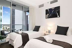 Exec Family Suite w River Views