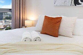 Exec Family Suite w River Views