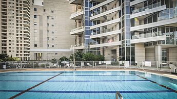 High end 2 BR w panoramic City view