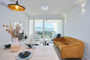 Apartment Queen