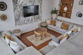 Good Vibe Villa - 3 Bdrm Luxury Villa