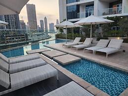 SuperHost - Breathtaking Canal Views From this Cozy Apartment