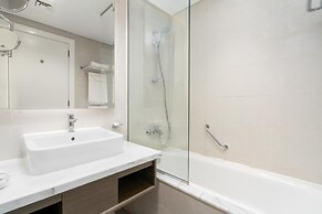 SuperHost - Breathtaking Canal Views From this Cozy Apartment