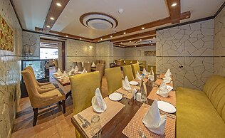 Apple Orchard Resort & Spa - Overlooking Zabarwan Mountain