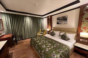 Apple Orchard Resort & Spa - Overlooking Zabarwan Mountain