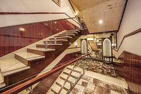 Apple Orchard Resort & Spa - Overlooking Zabarwan Mountain