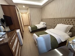 Lily Rooms
