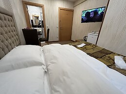 Lily Rooms