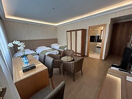 Lily Rooms