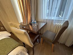 Lily Rooms