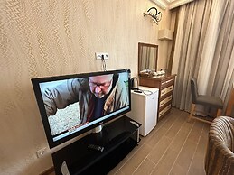 Lily Rooms