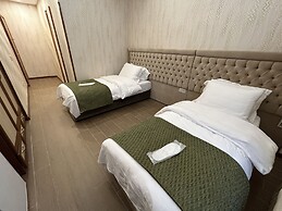Lily Rooms