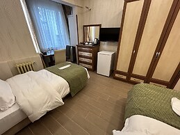 Lily Rooms