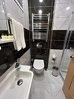 Lily Rooms