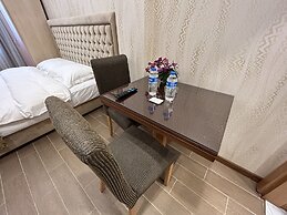 Lily Rooms