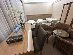 Lily Rooms
