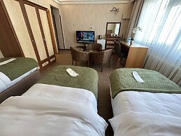 Lily Rooms