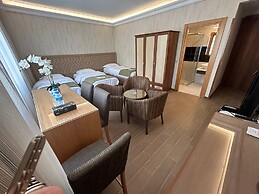 Lily Rooms