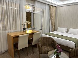 Lily Rooms