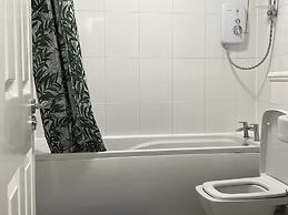 Impeccable 2-bed Apartment in Erith