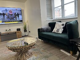 Impeccable 2-bed Apartment in Erith