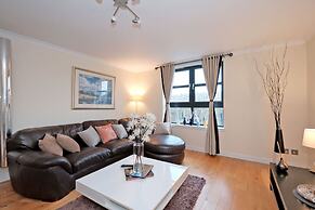 Riverview-2br-sleeps4-citycentre-parking-fastwifi