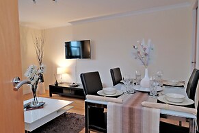 Riverview-2br-sleeps4-citycentre-parking-fastwifi