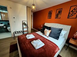 Luxury Station Apartment