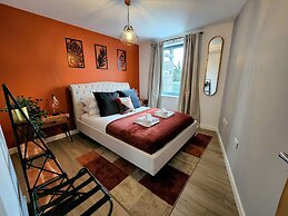 Luxury Station Apartment