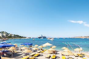 Seafront Flat With Breathtaking Sea View in Bodrum