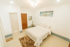 Marina Breeze Resort
