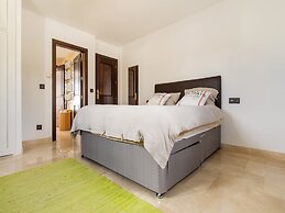 Villa in Granada With Sea Views & Pool