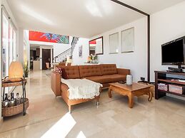 Villa in Granada With Sea Views & Pool