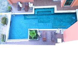 6-39 - 2 Bdr Condo With Balcony and Shared Pool