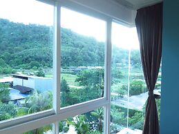 6-39 - 2 Bdr Condo With Balcony and Shared Pool
