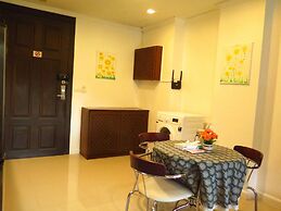 6-39 - 2 Bdr Condo With Balcony and Shared Pool