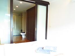 6-39 - 2 Bdr Condo With Balcony and Shared Pool
