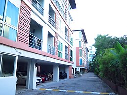 6-39 - 2 Bdr Condo With Balcony and Shared Pool