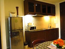6-39 - 2 Bdr Condo With Balcony and Shared Pool