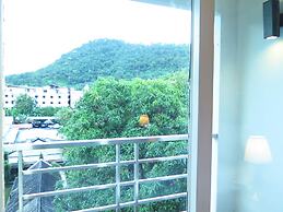 6-39 - 2 Bdr Condo With Balcony and Shared Pool