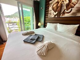 6-39 - 2 Bdr Condo With Balcony and Shared Pool