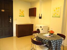 6-39 - 2 Bdr Condo With Balcony and Shared Pool