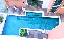 6-39 - 2 Bdr Condo With Balcony and Shared Pool